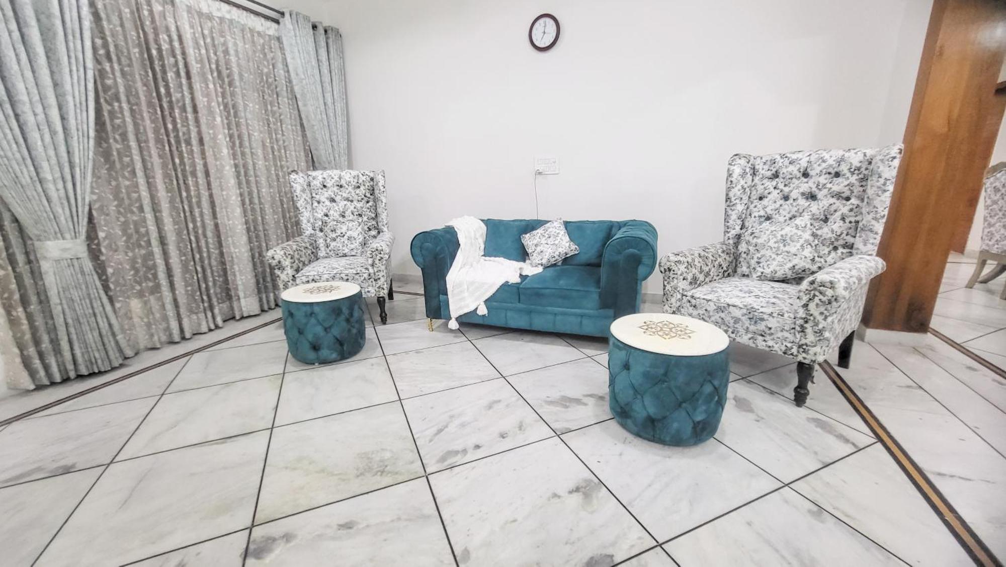 Vacationbuddy Charming 4bhk Retreat In Janakpuri Apartment *