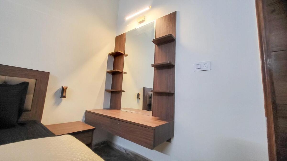Apartment Vacationbuddy Charming 4bhk Retreat In Janakpuri