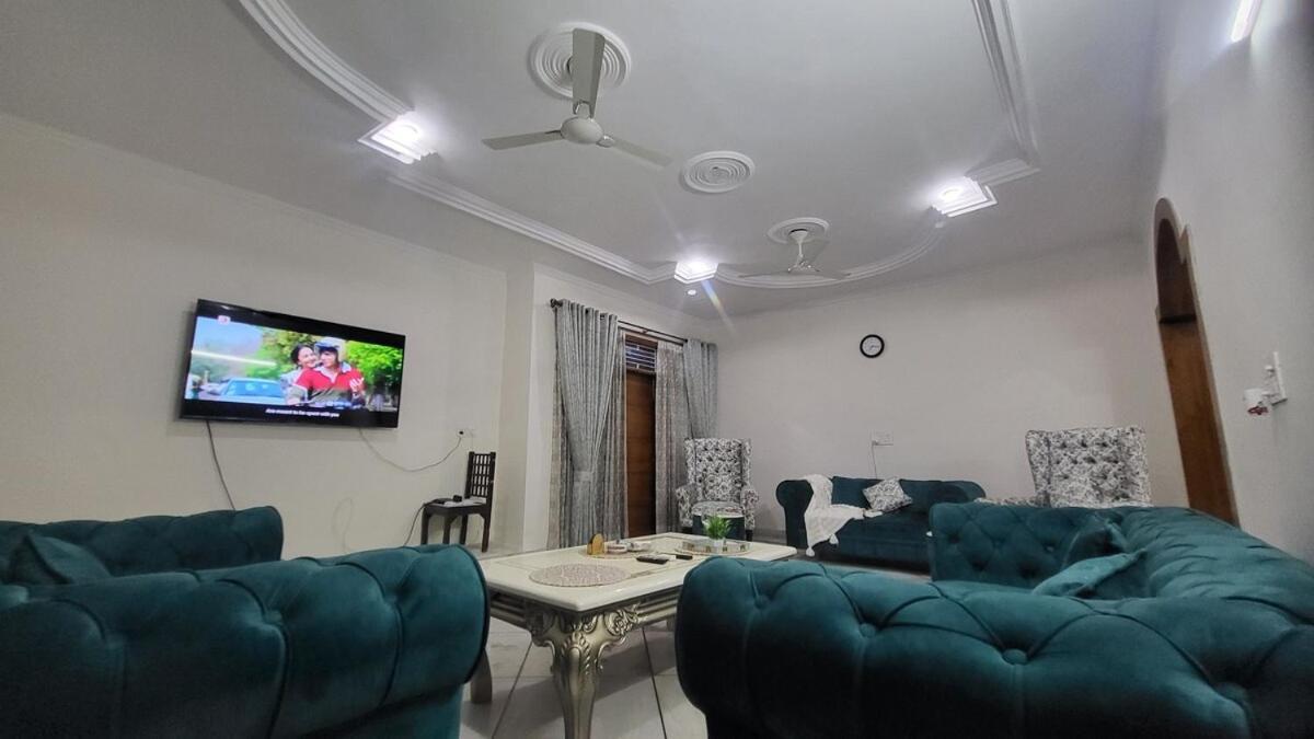 Vacationbuddy Charming 4bhk Retreat In Janakpuri New Delhi