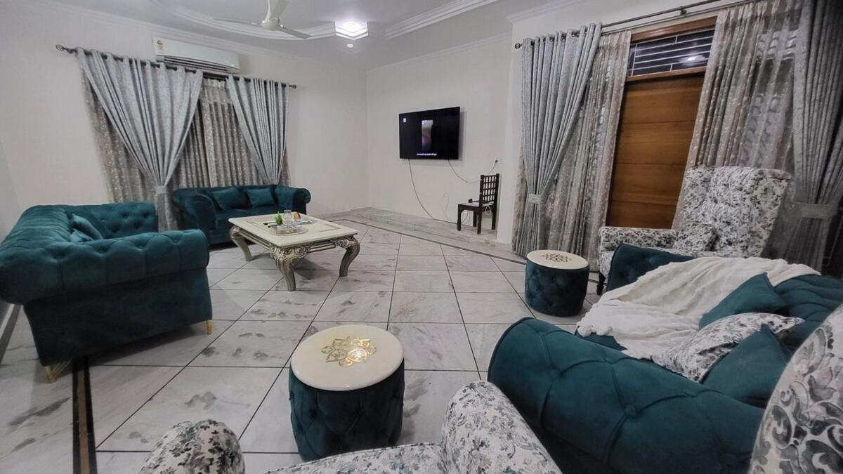 Apartment Vacationbuddy Charming 4bhk Retreat In Janakpuri