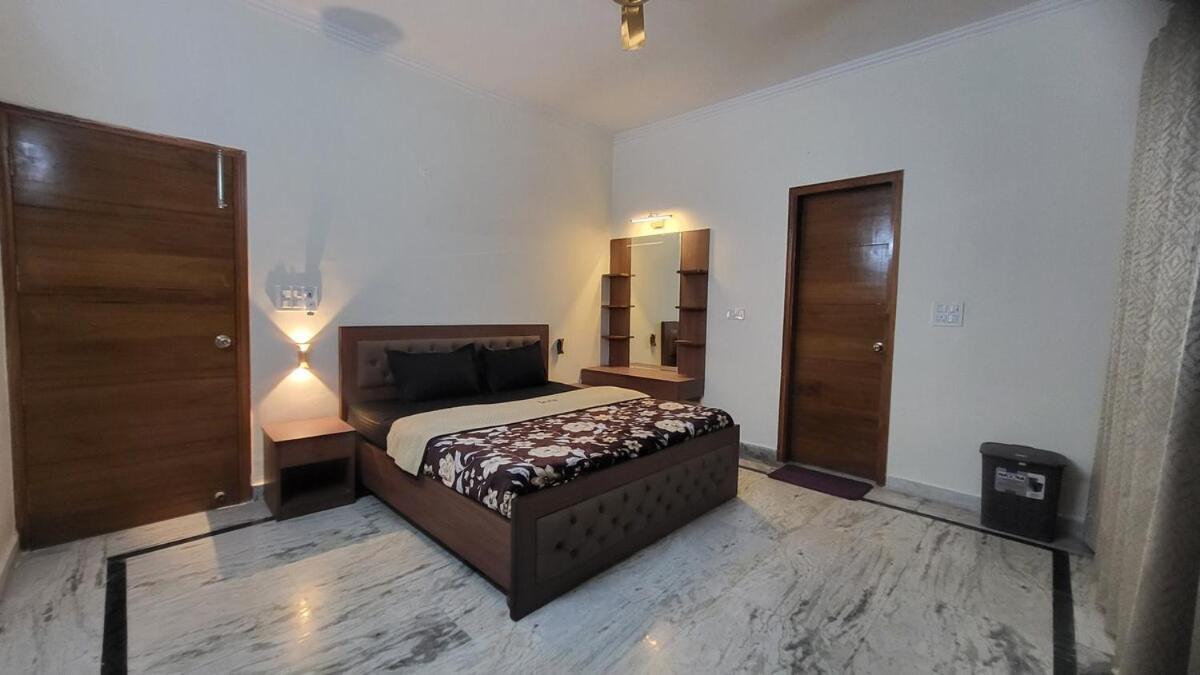 Vacationbuddy Charming 4bhk Retreat In Janakpuri Apartment New Delhi