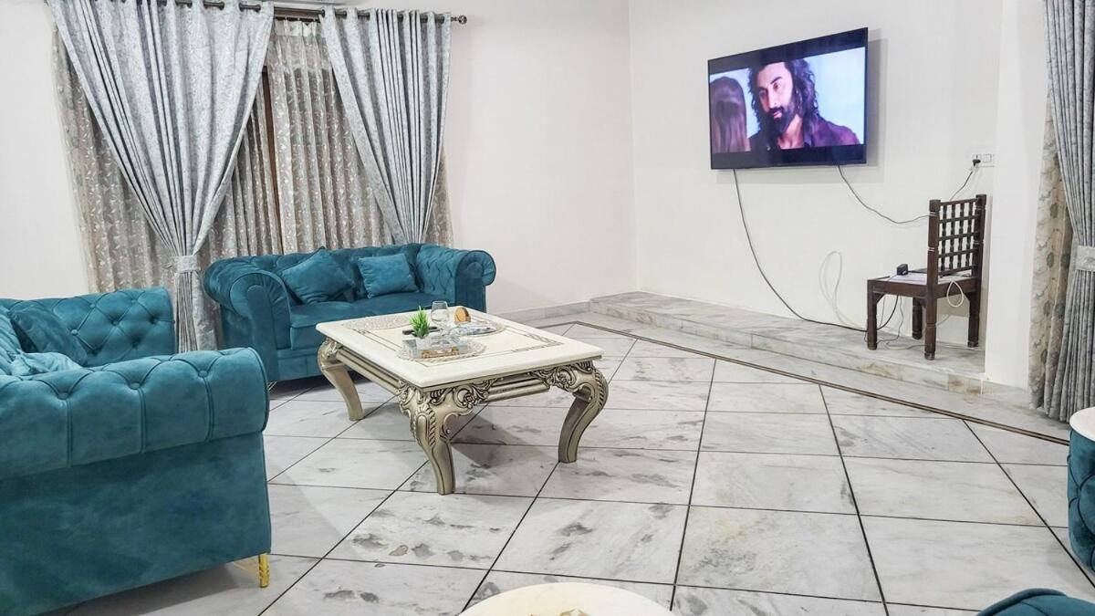 Apartment Vacationbuddy Charming 4bhk Retreat In Janakpuri New Delhi