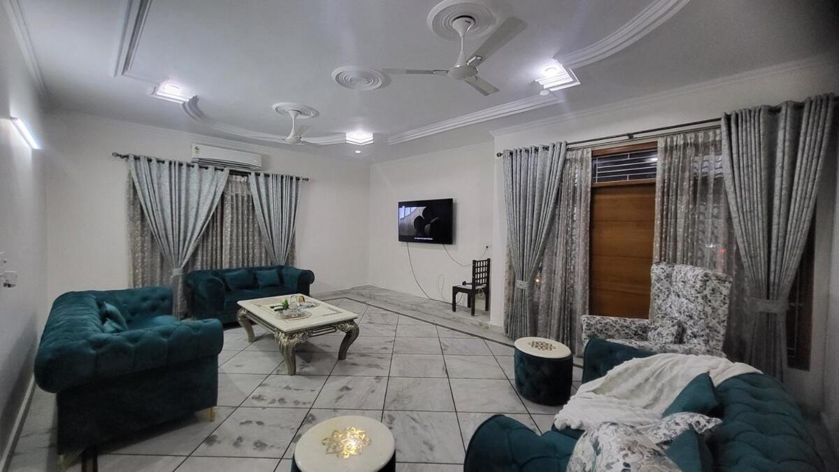 Vacationbuddy Charming 4bhk Retreat In Janakpuri *