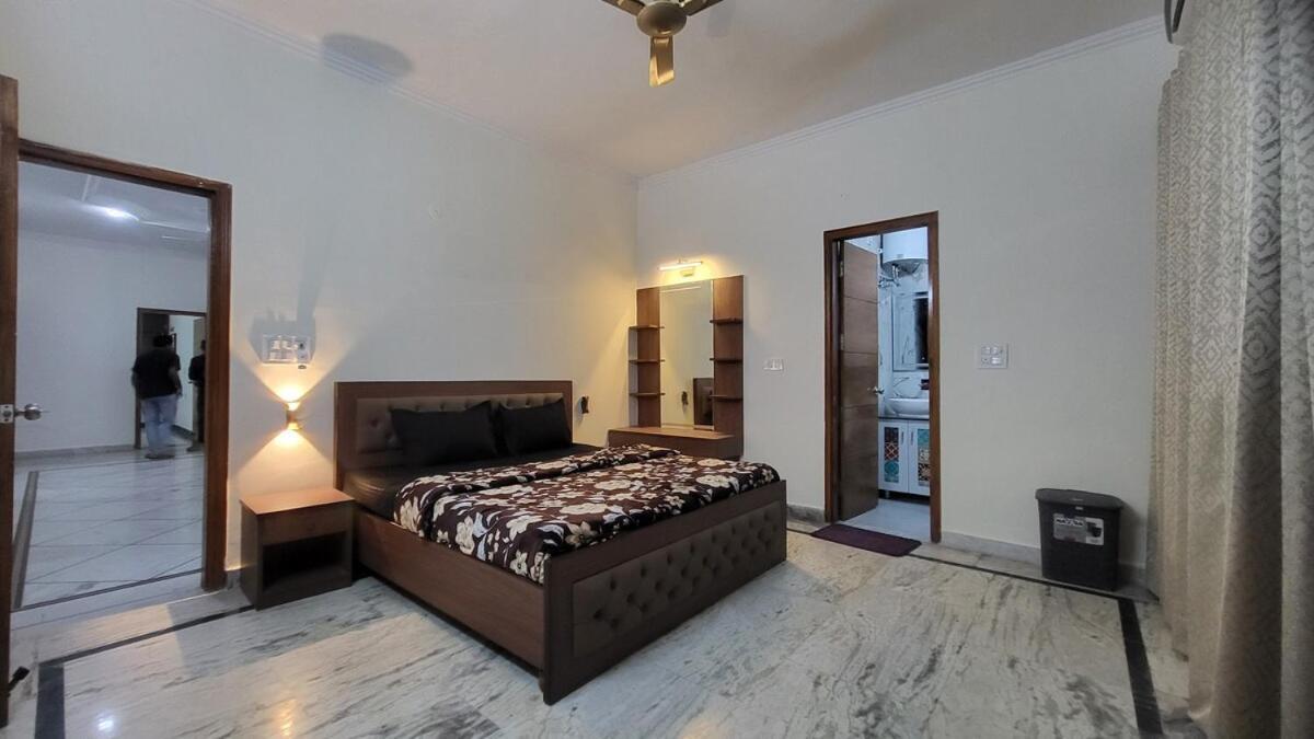 Vacationbuddy Charming 4bhk Retreat In Janakpuri * New Delhi