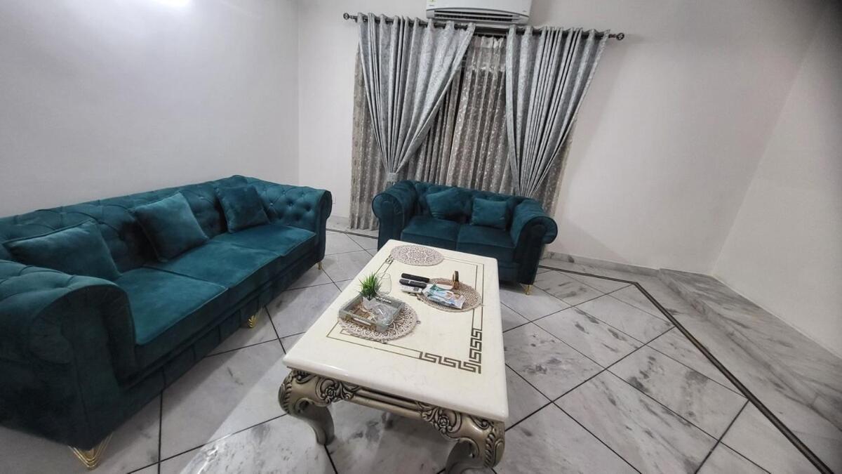 Vacationbuddy Charming 4bhk Retreat In Janakpuri