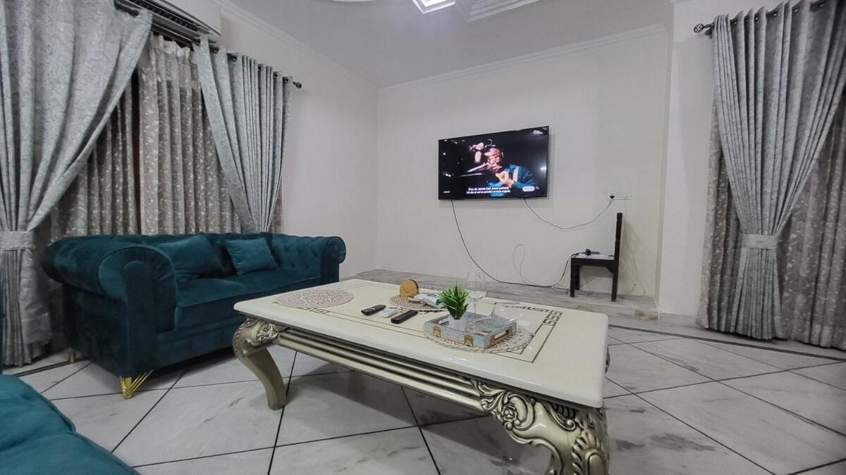 Apartment Vacationbuddy Charming 4bhk Retreat In Janakpuri