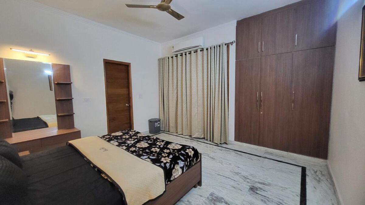 Apartment Vacationbuddy Charming 4bhk Retreat In Janakpuri New Delhi