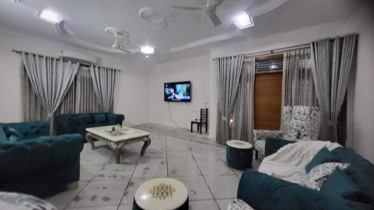 Vacationbuddy Charming 4bhk Retreat In Janakpuri *