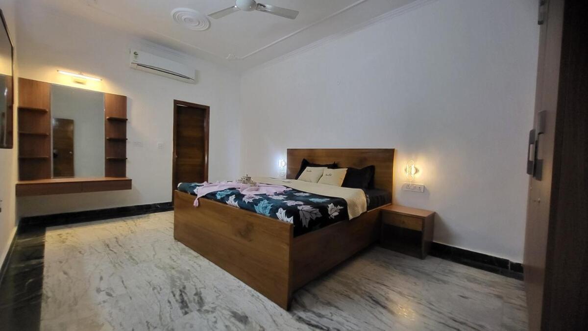 Apartment Vacationbuddy Charming 4bhk Retreat In Janakpuri