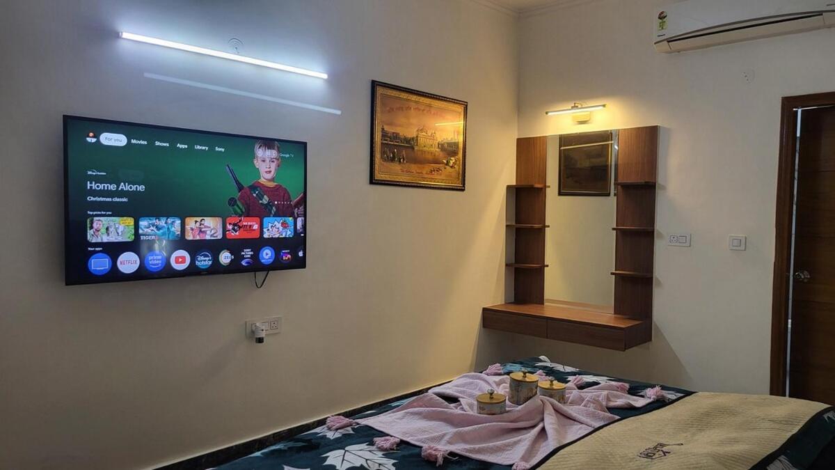 Apartment Vacationbuddy Charming 4bhk Retreat In Janakpuri *
