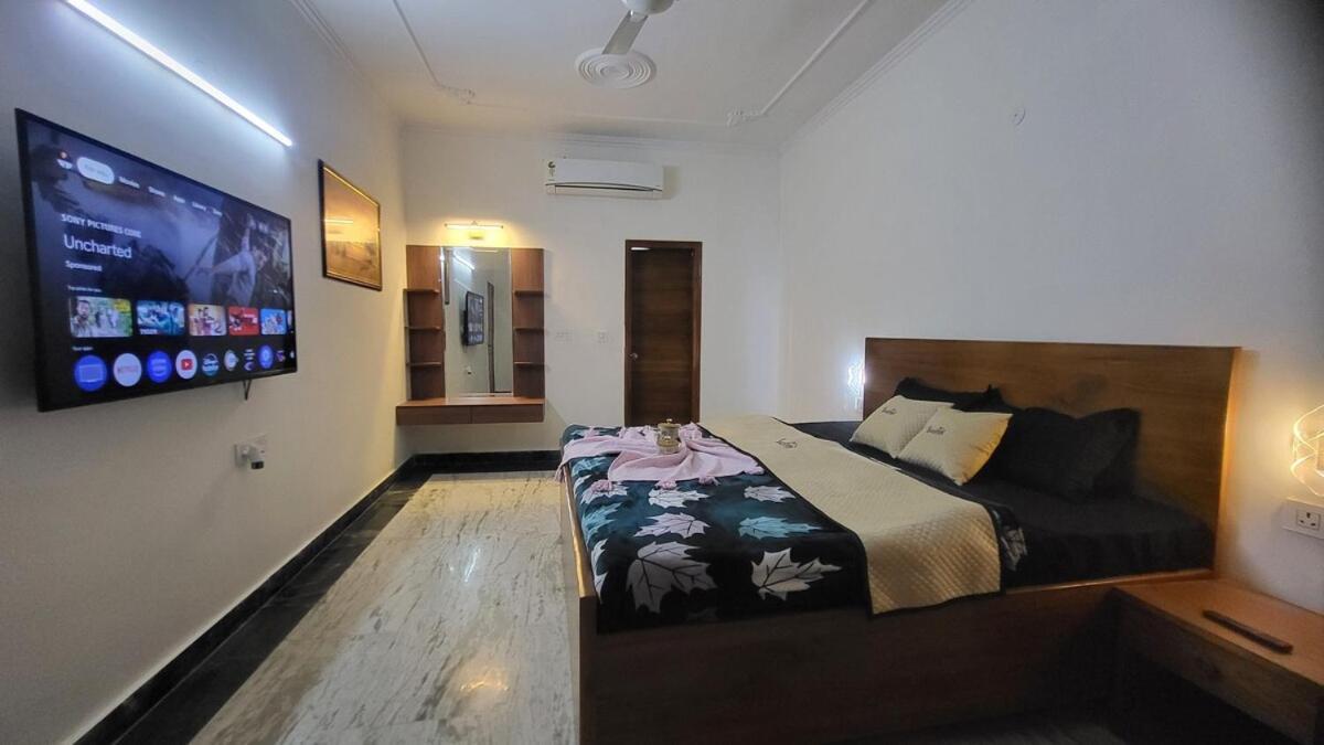 Vacationbuddy Charming 4bhk Retreat In Janakpuri *