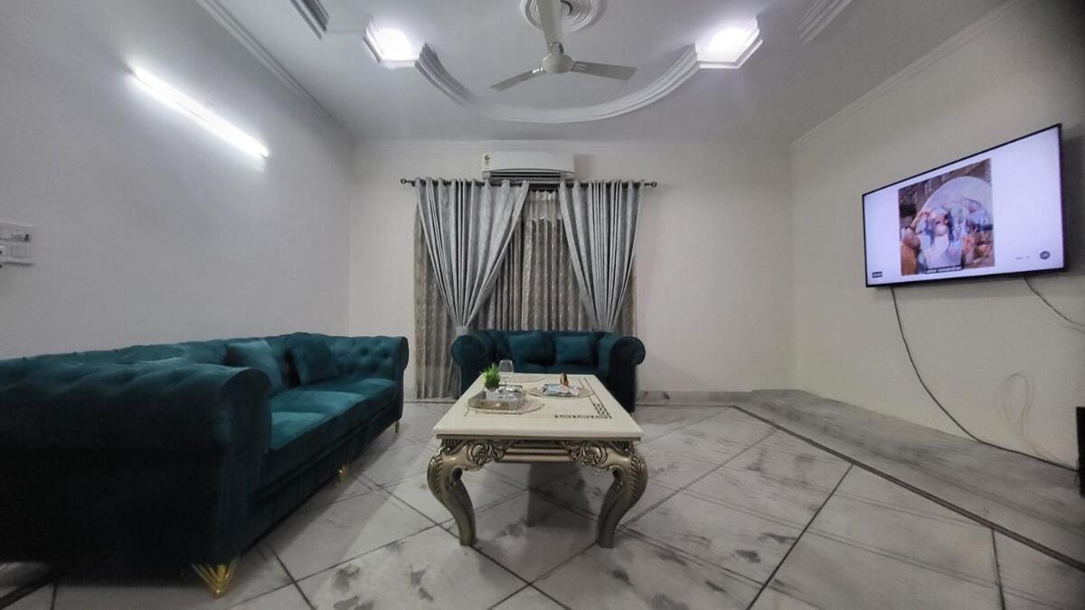 Apartment Vacationbuddy Charming 4bhk Retreat In Janakpuri *