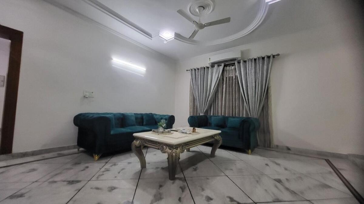 Vacationbuddy Charming 4bhk Retreat In Janakpuri *
