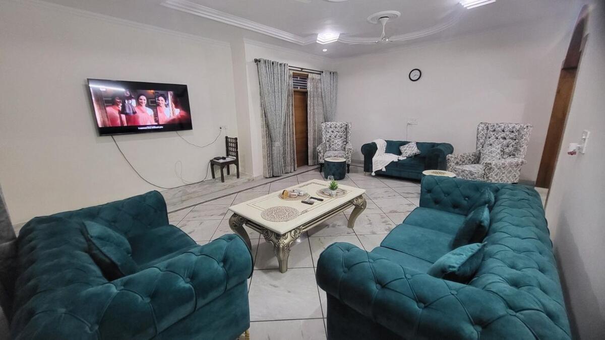 Apartment Vacationbuddy Charming 4bhk Retreat In Janakpuri New Delhi
