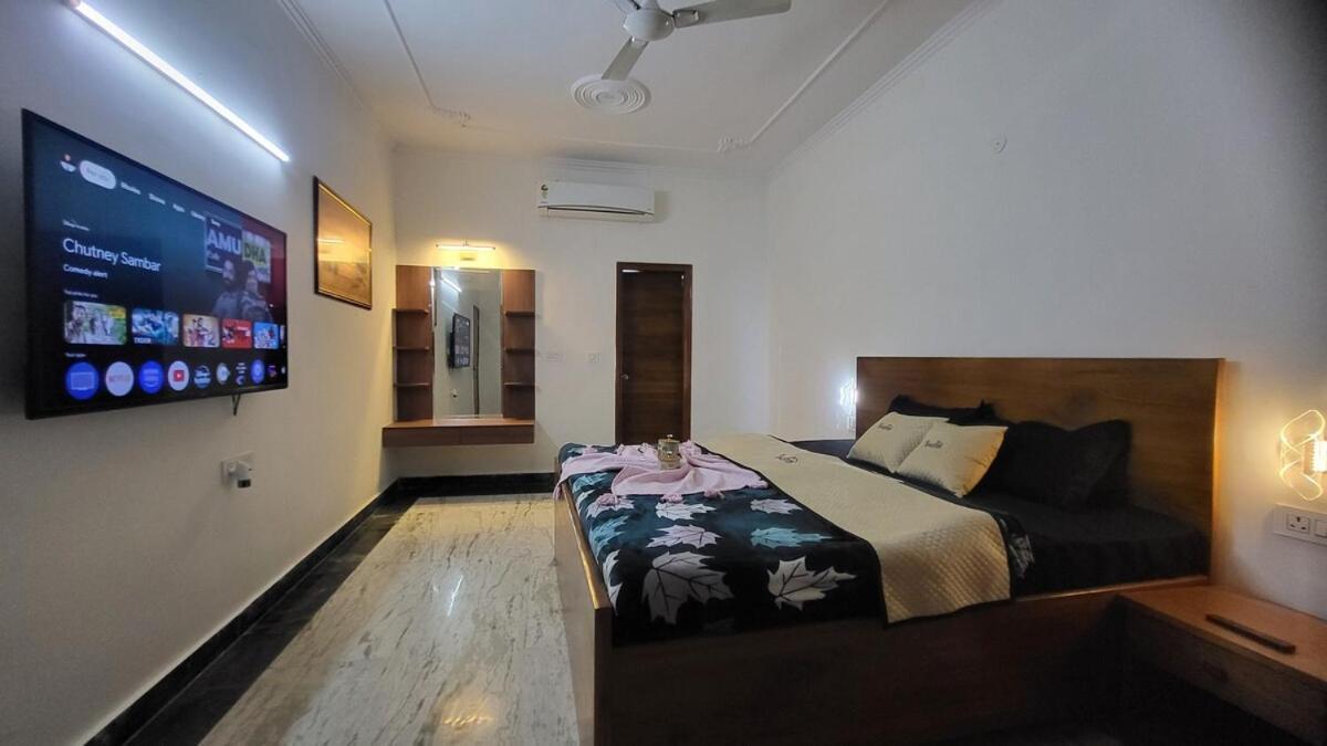 Vacationbuddy Charming 4bhk Retreat In Janakpuri Apartment