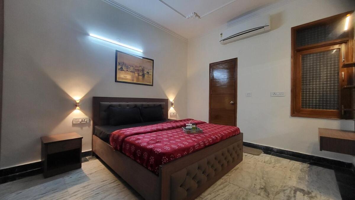 Vacationbuddy Charming 4bhk Retreat In Janakpuri * New Delhi