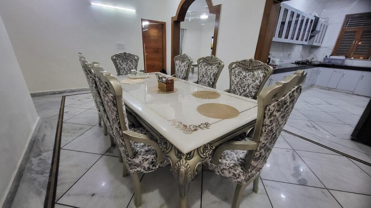 Apartment Vacationbuddy Charming 4bhk Retreat In Janakpuri