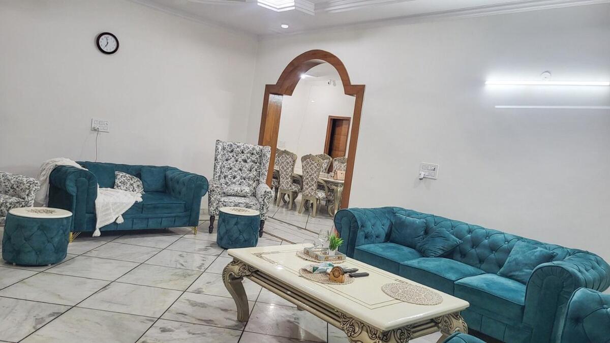 Apartment Vacationbuddy Charming 4bhk Retreat In Janakpuri New Delhi