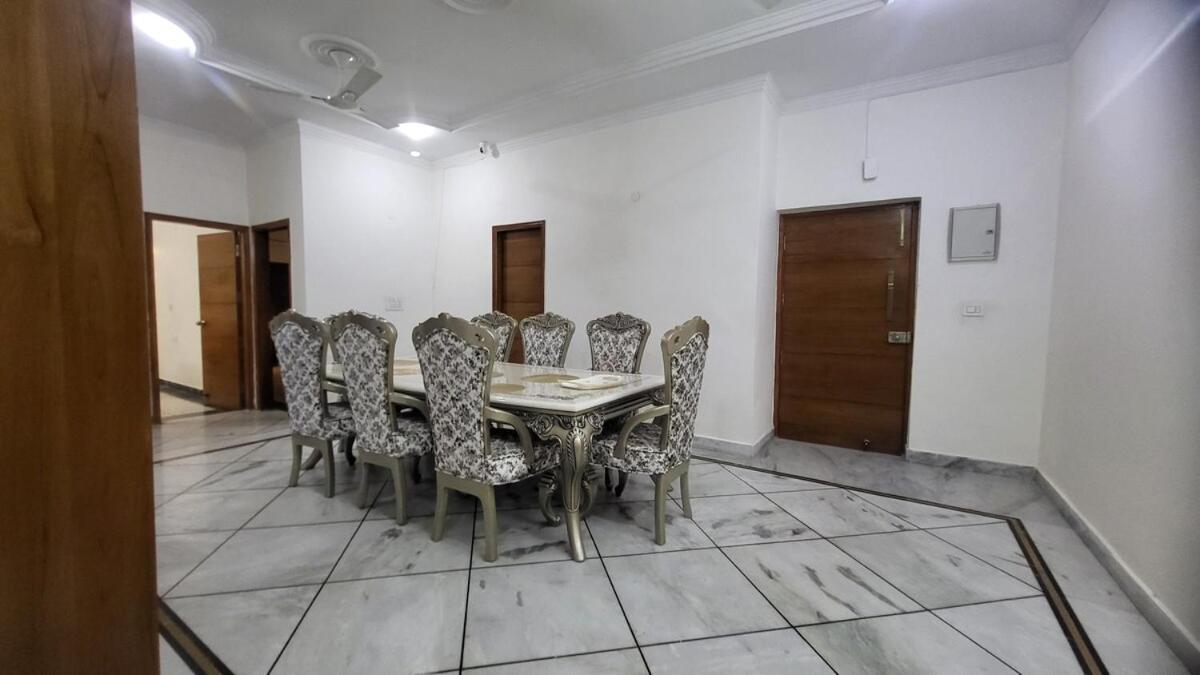Apartment Vacationbuddy Charming 4bhk Retreat In Janakpuri *