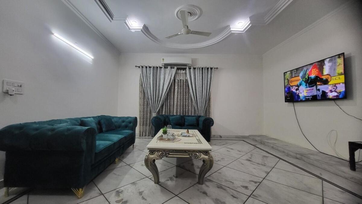 Vacationbuddy Charming 4bhk Retreat In Janakpuri