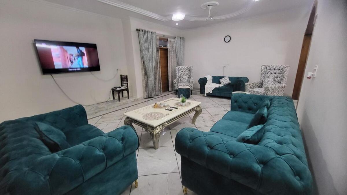 Vacationbuddy Charming 4bhk Retreat In Janakpuri Apartment *