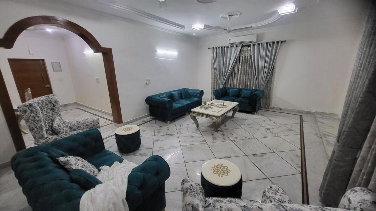 Vacationbuddy Charming 4bhk Retreat In Janakpuri New Delhi