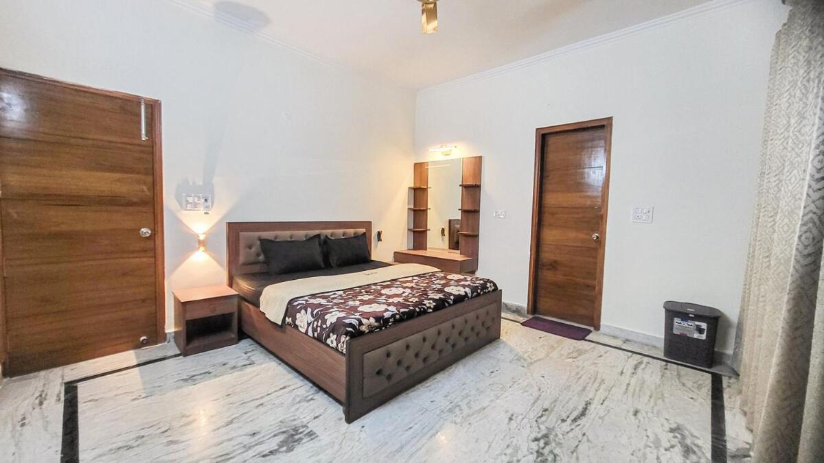 Vacationbuddy Charming 4bhk Retreat In Janakpuri Apartment