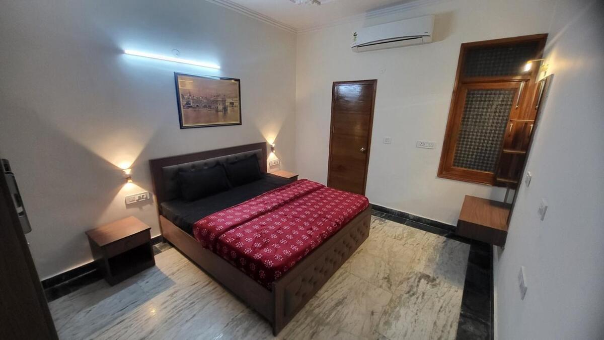 Vacationbuddy Charming 4bhk Retreat In Janakpuri Apartment New Delhi
