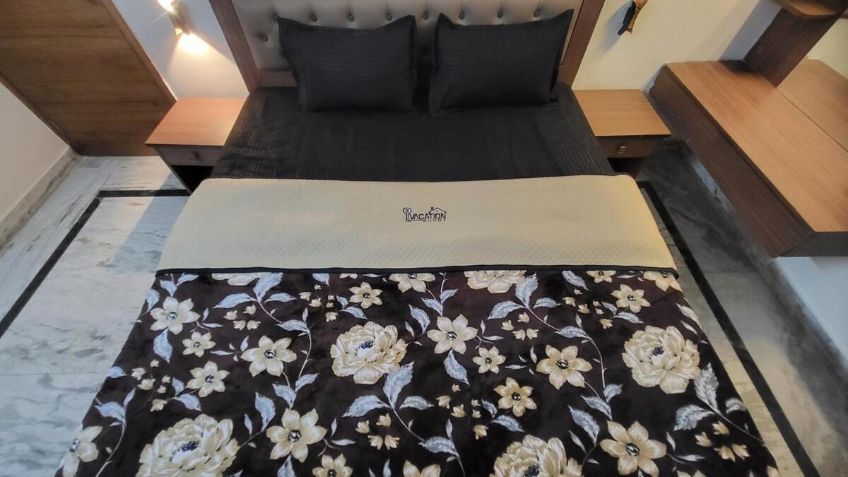 Vacationbuddy Charming 4bhk Retreat In Janakpuri * New Delhi