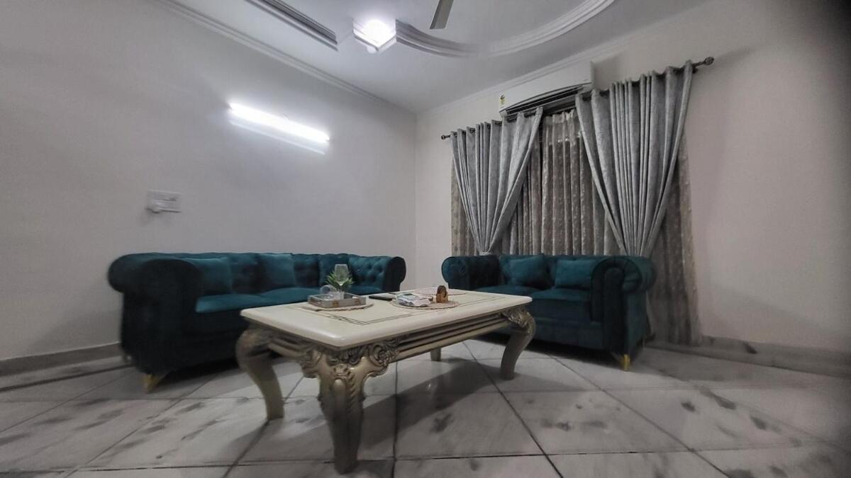 Vacationbuddy Charming 4bhk Retreat In Janakpuri *