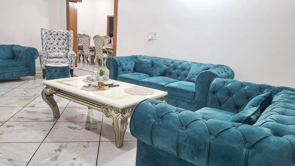 Vacationbuddy Charming 4bhk Retreat In Janakpuri New Delhi