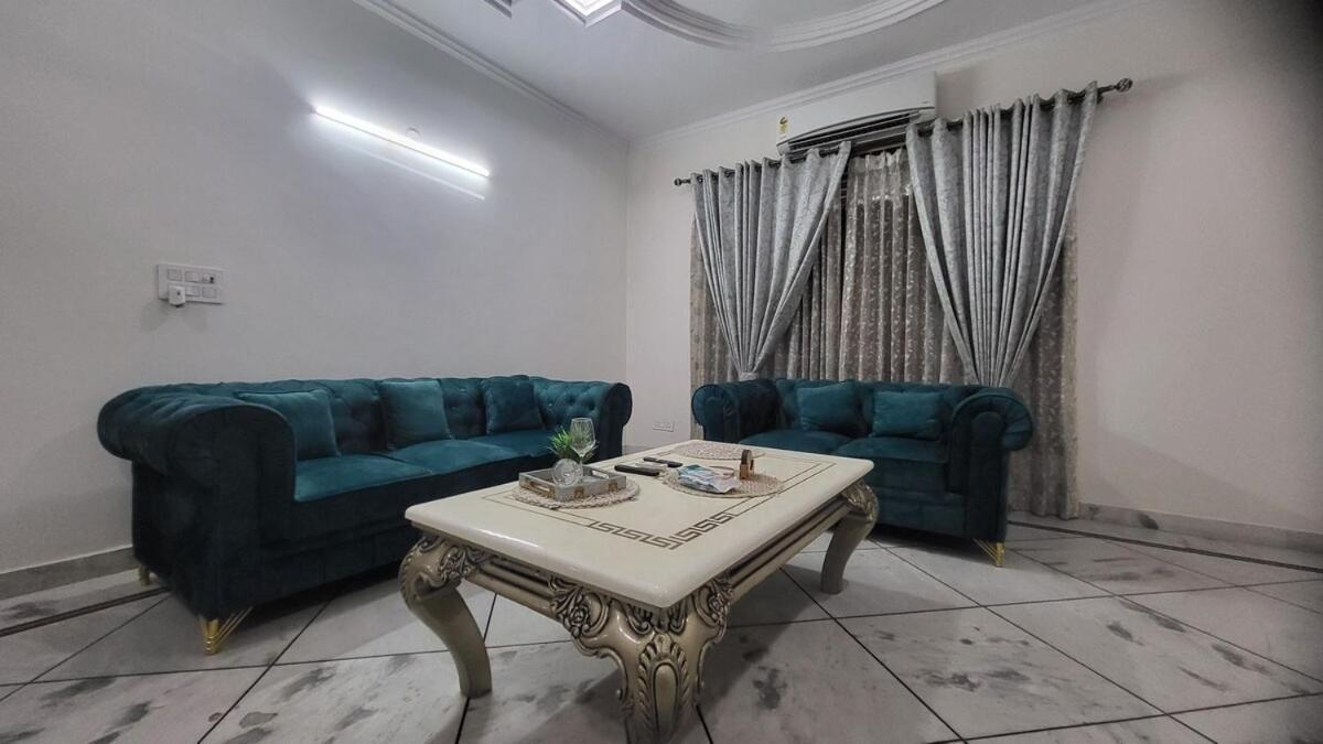 Vacationbuddy Charming 4bhk Retreat In Janakpuri *