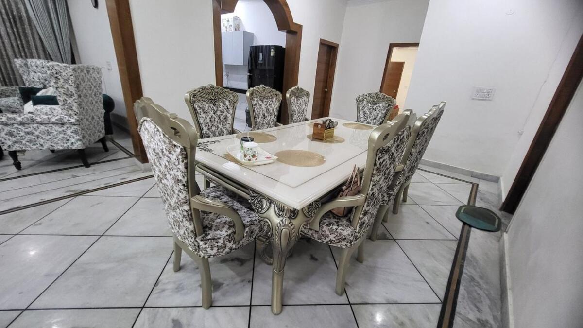 Vacationbuddy Charming 4bhk Retreat In Janakpuri * New Delhi